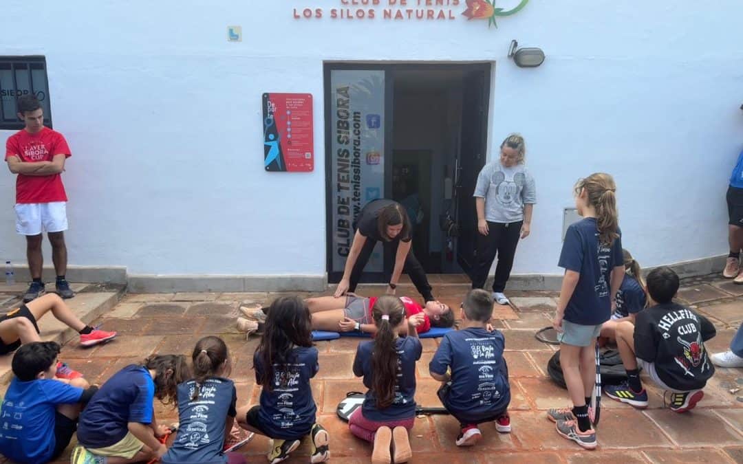 Mucho más que tenis: formación que salva vidas en Club de Tenis Sibora
